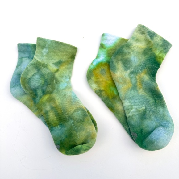 Green Tie Dye Socks Ice Dye Women's Colorful Tie Dye Hand Dyed Athletic Socks - Picture 2 of 5